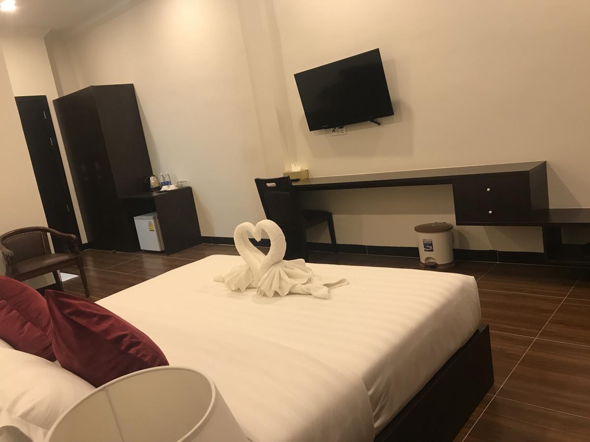 Apple Hotel Two - Near Phnom Penh Airport Exterior photo